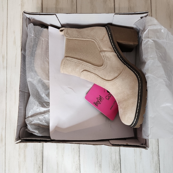 NIB Corkys Tan Booties - Picture 3 of 9